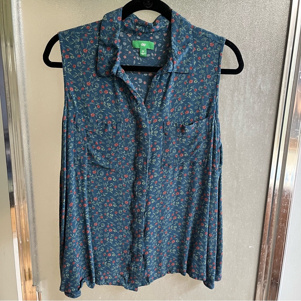 Dip sleeveless blouse